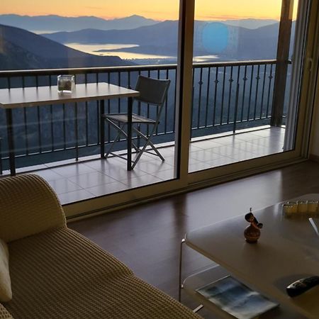 Delphi Skyview Apartment Exterior photo