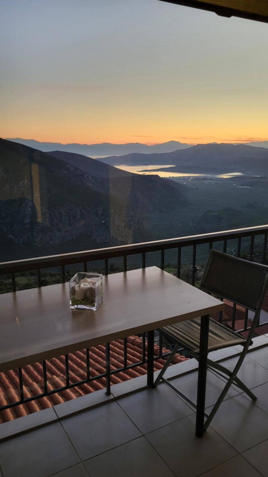 Delphi Skyview Apartment Exterior photo