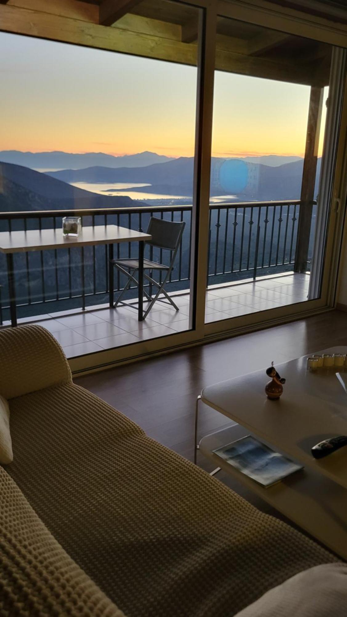 Delphi Skyview Apartment Exterior photo